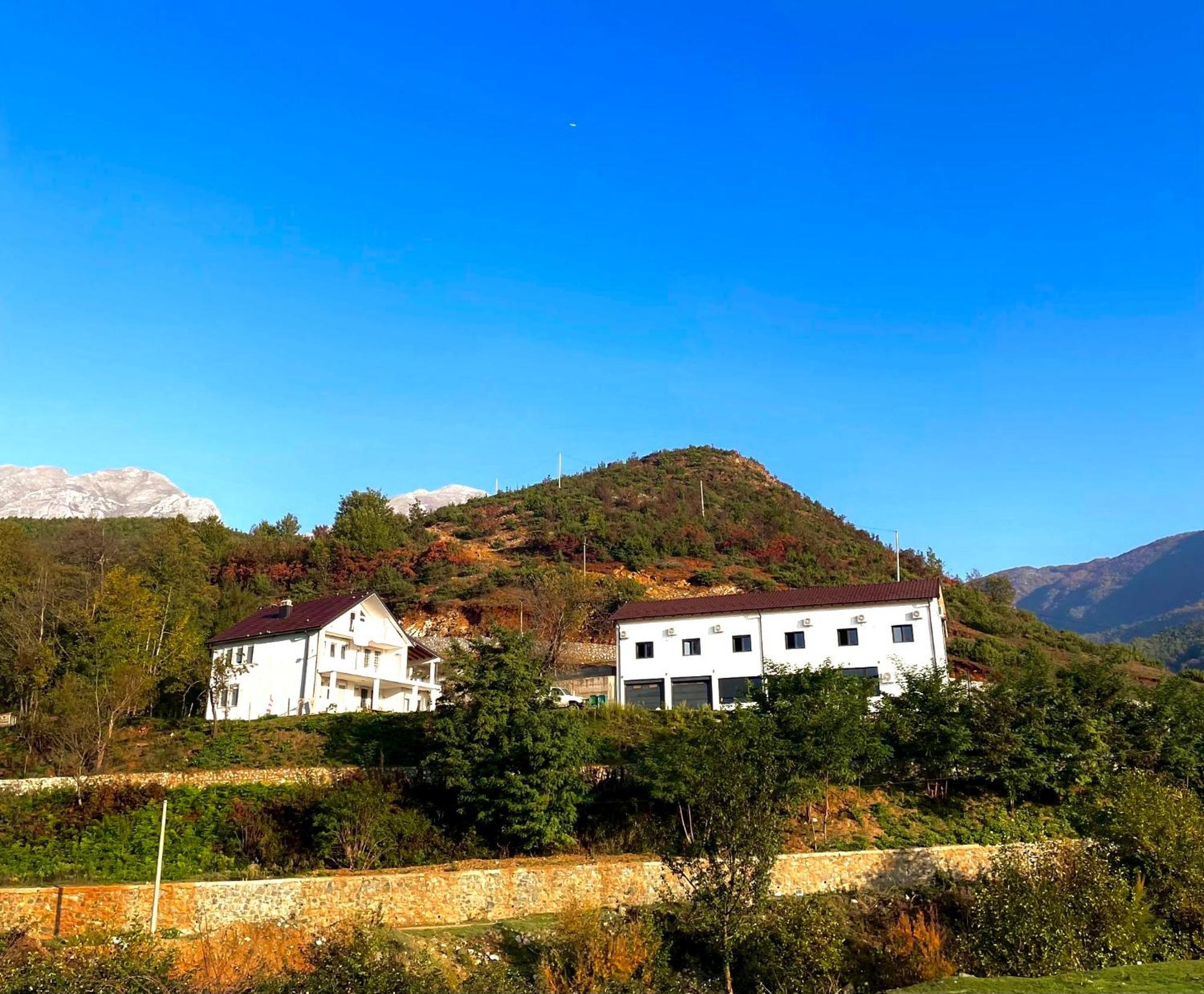 Guesthouse Tropoje E Vjeter ภายนอก รูปภาพ